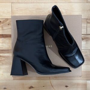 Alohas Black Leather Ankle Boots